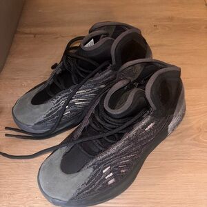 Adidas Yeezy Quantum 'Onyx' sneakers